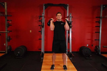 Press alterno con kettlebell: posición inicial