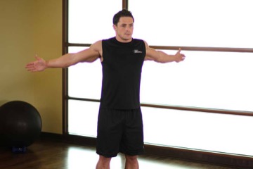 Dynamic Chest Stretch: posición final