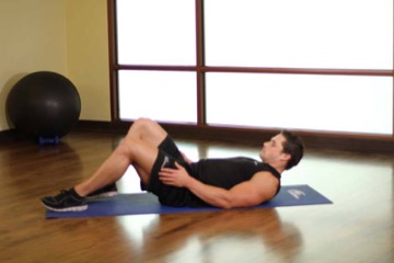 Hug Knees To Chest: posición inicial