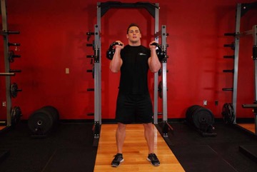 Thruster con kettlebell: posición inicial