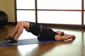 Pelvic Tilt Into Bridge: posición final