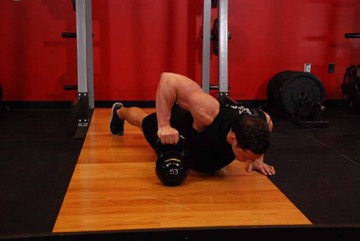 Flexión con kettlebell: posición final