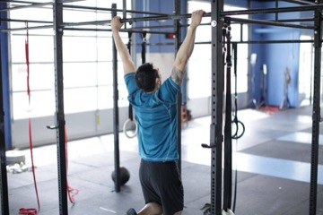 Scapular Pull-Up: posición inicial
