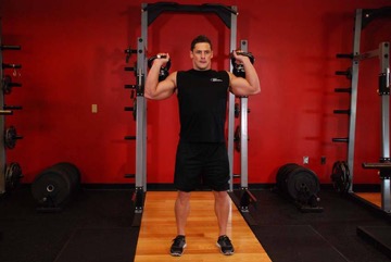Press militar con kettlebell: posición inicial