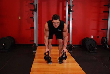 Remo con kettlebell: posición inicial